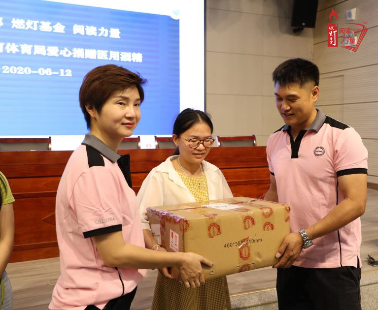 黄台APP下载免费代表给江西都昌学校送抗疫物资_副本.jpg